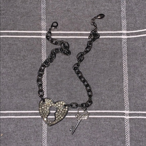 Guess Jewelry - Guess Charm Necklace w/box